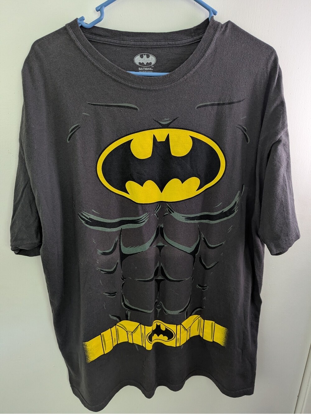 Batman Costume Graphic T-Shirt with Removable Velcro Cape XL